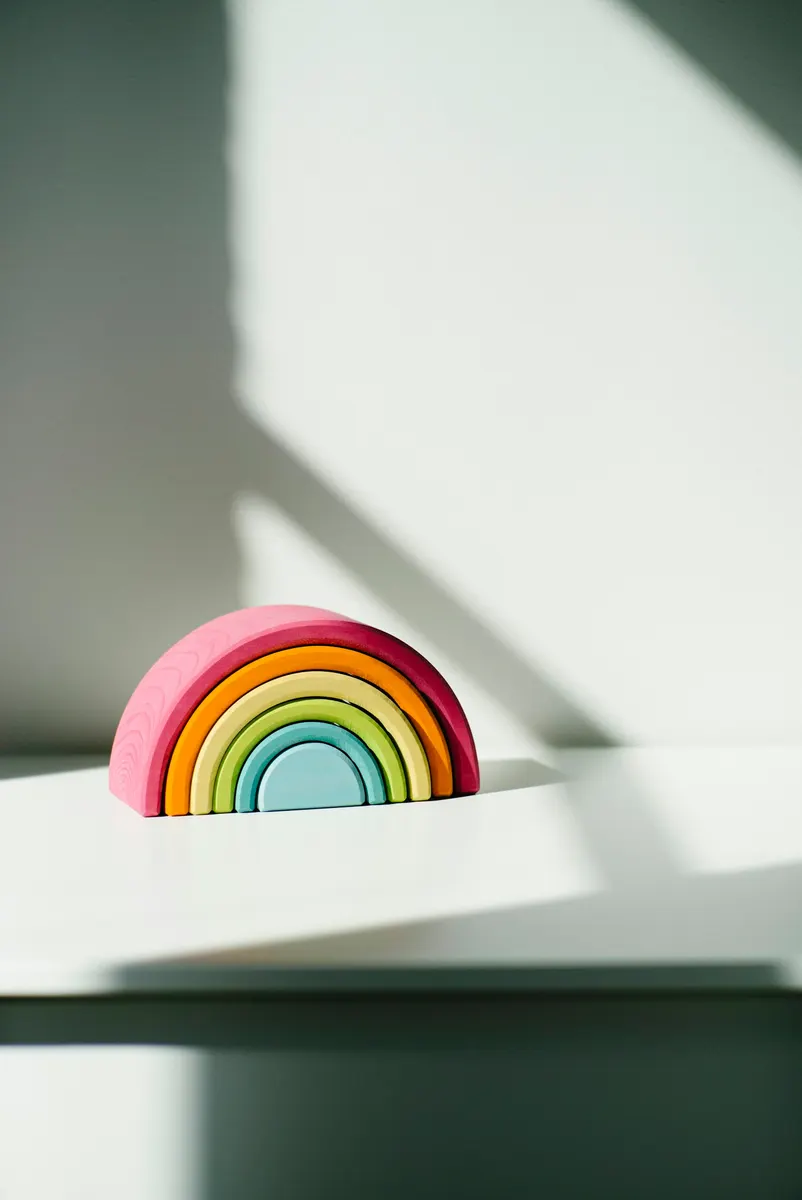 Curcubeu Montessori și boluri de sortat