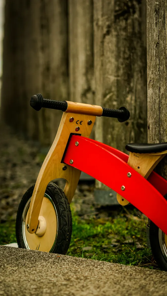 Bicicletă de echilibru din lemn